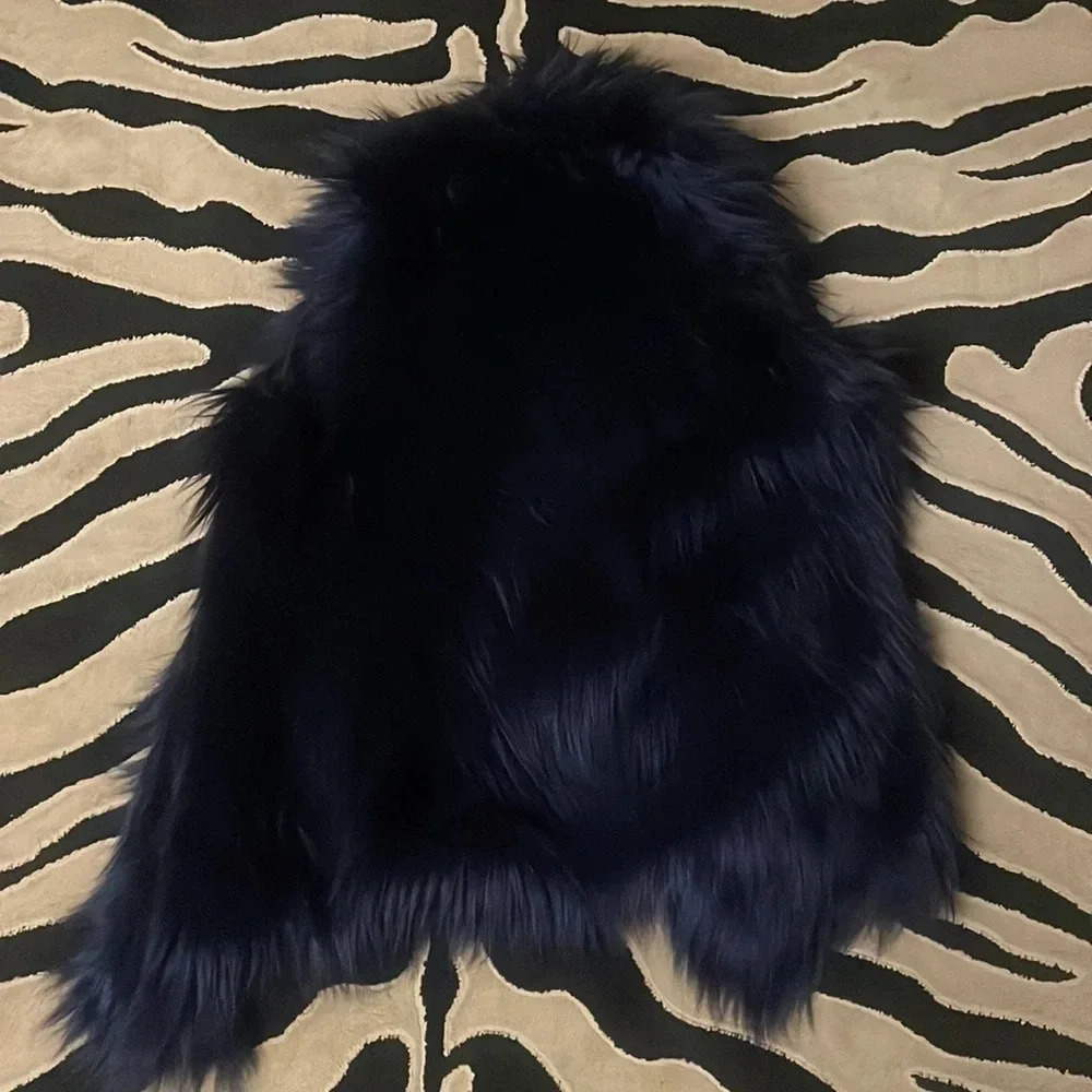 Romeo & Juliet Couture Fur Vest - Picture 6 of 7